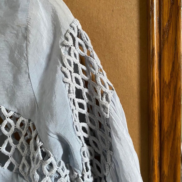 Ellison Blue Size Large Top - Picture 6 of 9